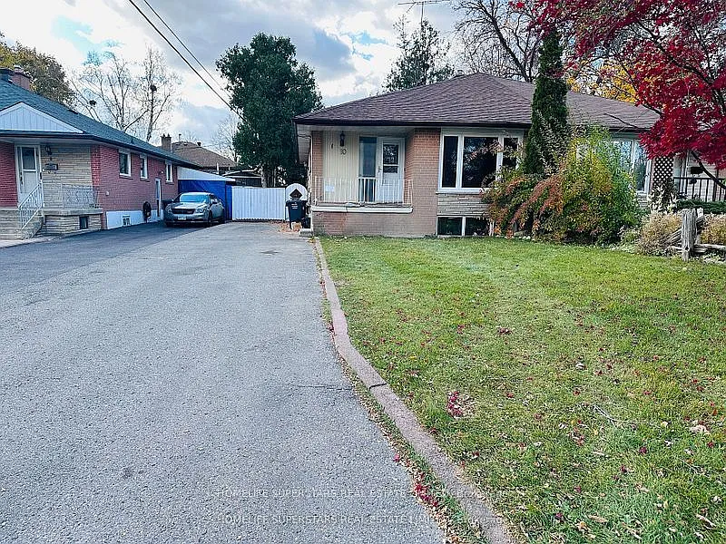 10 Aloma Cres
