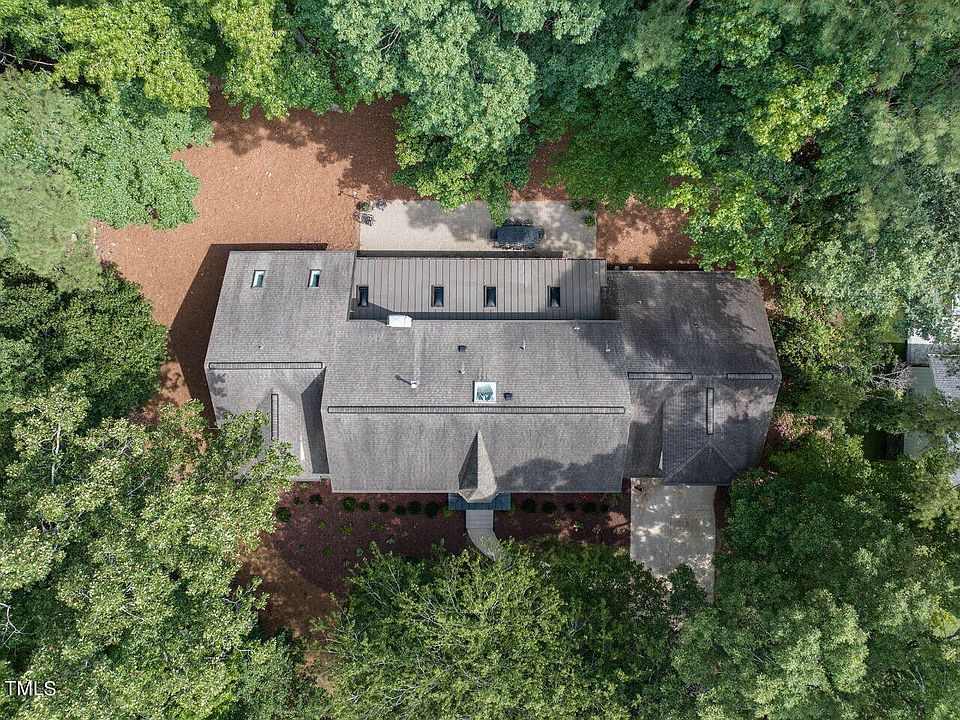 2nd image of 106 Dundee Ct
