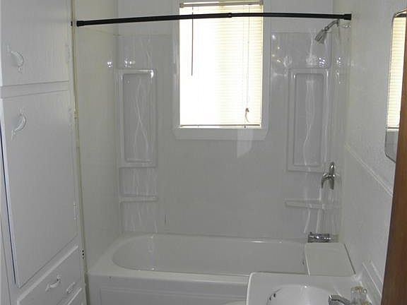 5th image of 3109 Simmons Ave