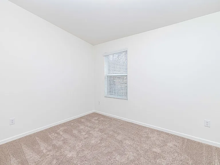 Huntley Glen Bldg 5 — Photo 14
