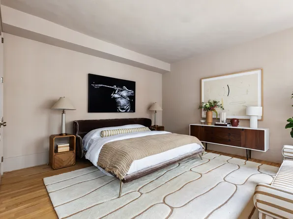 260 West Broadway image 17 of 27