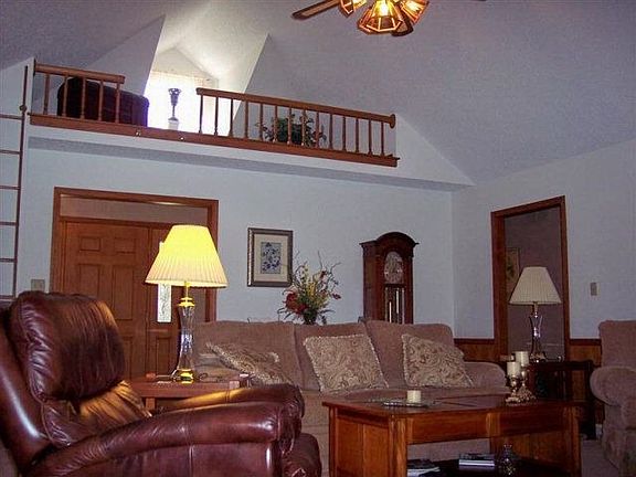 4th image of 225 Westpoint Ct