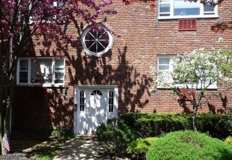 1st image of 300 CLAREMONT AVE #C7