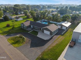 3906 3rd Ave E, Williston, ND 58801