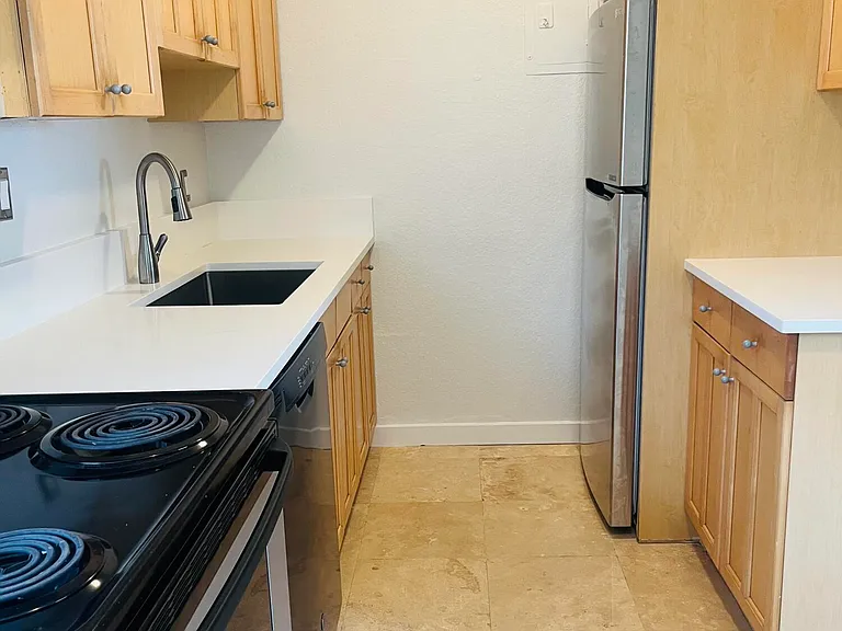 590 NW 40th Ct — Photo 8