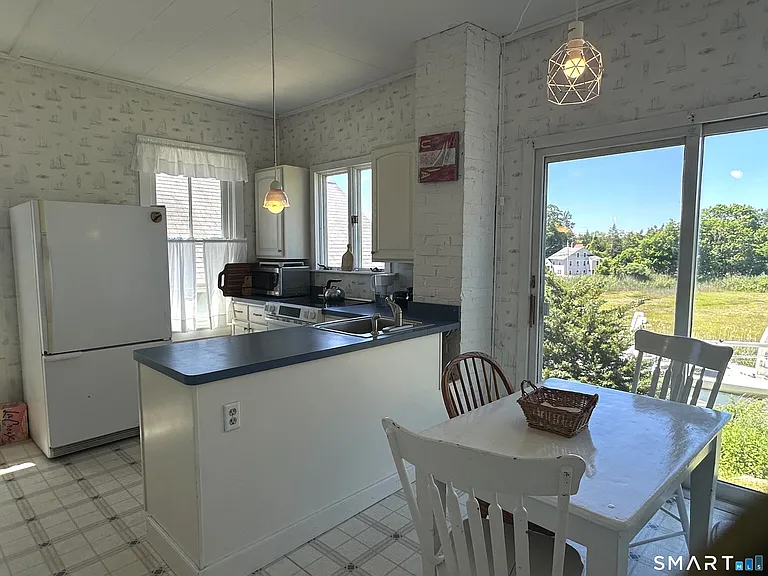 18 Prospect Hill Rd — Photo 12