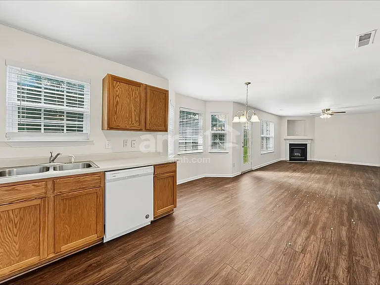 117 Rock Glen Ct — Photo 4