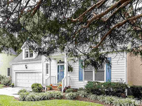 2nd image of 23 Porters Glen Pl