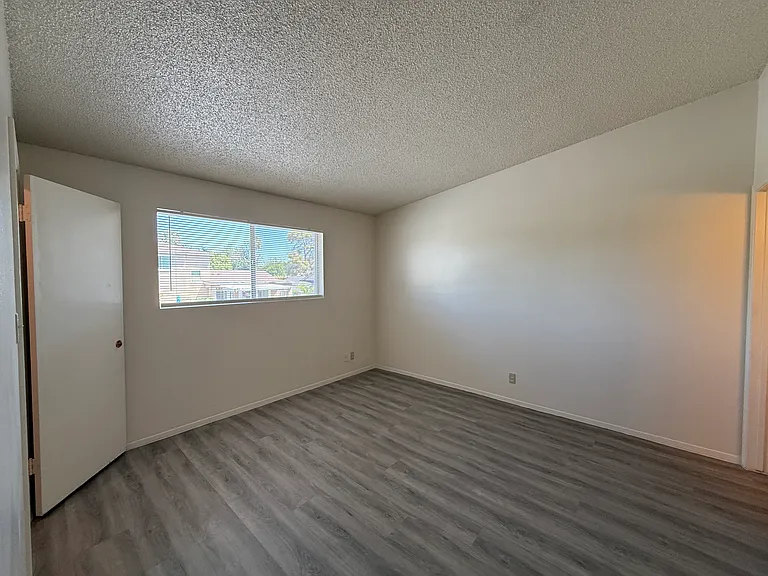 820 E Maryland Ave #13 — Photo 9