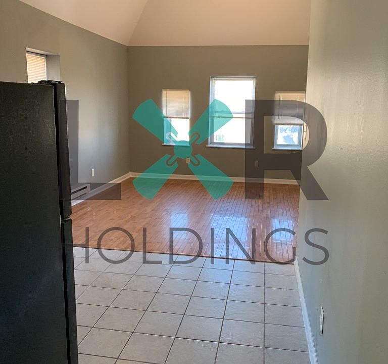 1st image of 1822 W Erie Ave APT 3