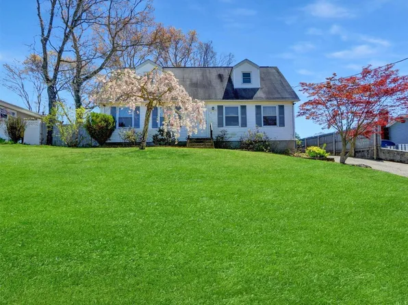 18 Probst Drive, Shirley, NY 11967