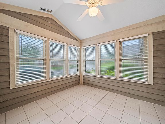 4th image of 394 Charlescarn Dr