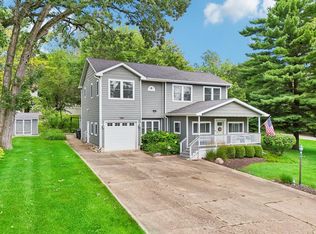 W4082 Whittier Dr, Lake Geneva, WI 53147