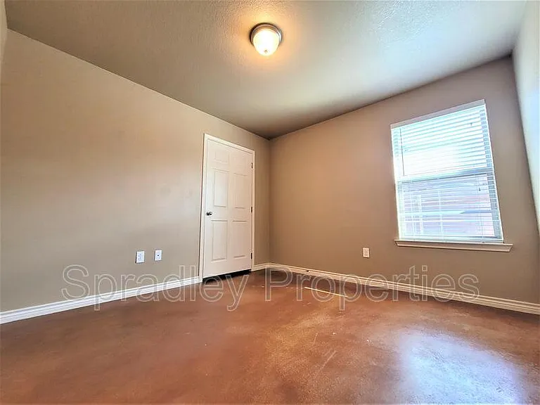 737 Laila Ln — Photo 4