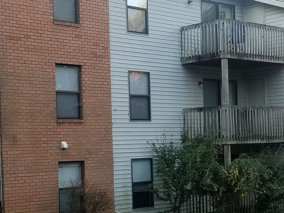 1st image of 915 W 2nd St APT 8