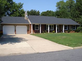 903 W Raven Rd, Peoria, IL 61615