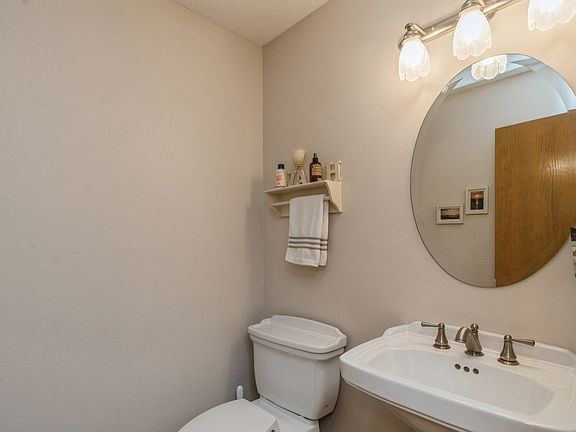 3rd image of 466 Edgewood Ln