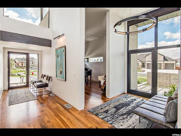 5th image of 9529 S Willow Trail Way