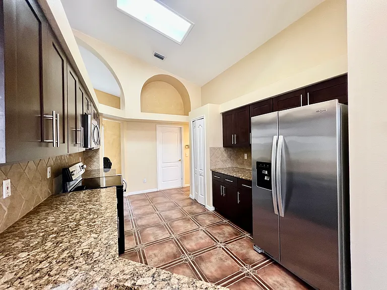 18110 Palm Breeze Dr — Photo 4