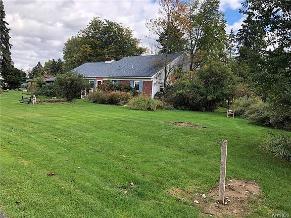 3rd image of 4760 Brentwood Dr
