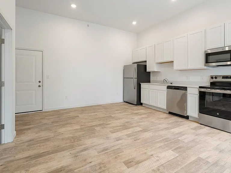 Reinbeck Apartments — Photo 21
