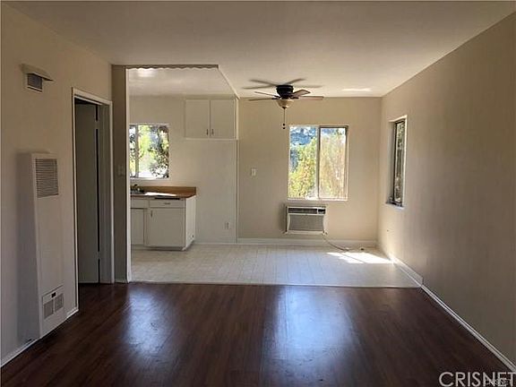3rd image of 12552 Vanowen St