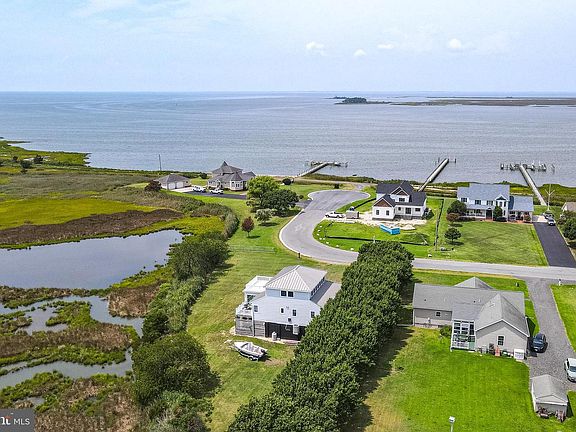 3rd image of 14 Hammock Pointe