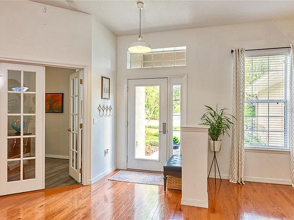 4th image of 556 Quail Woods Ct