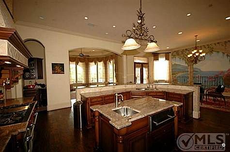 4th image of 5653 Monterey Dr
