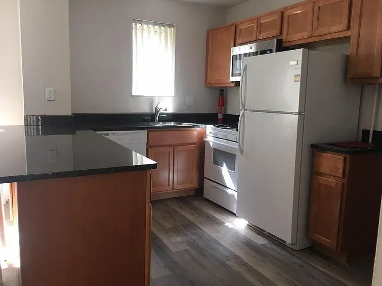 912 Oakland Ave #4 — Photo 2