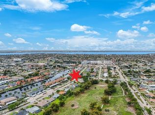 4524 Country Club Blvd, Cape Coral, FL 33904