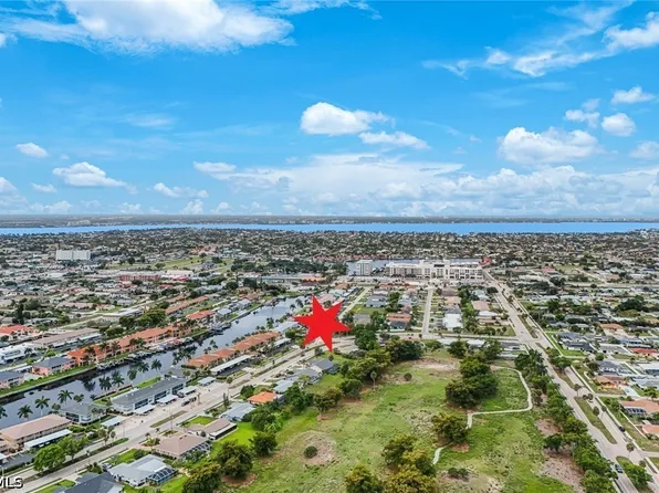 4524 Country Club Blvd, Cape Coral, FL 33904
