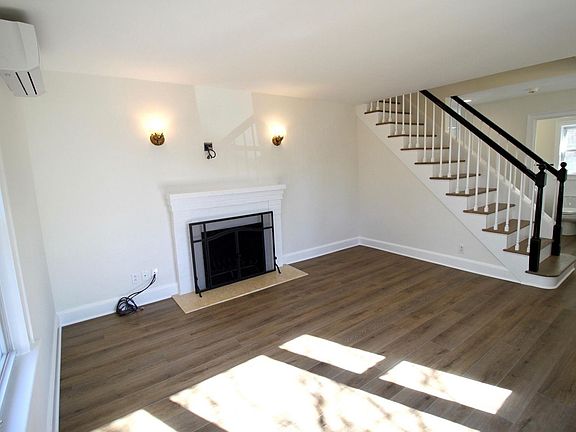 4 Seitz Lane - Family Room 2