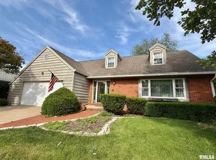 6708 N Post Oak Rd, Peoria, IL 61615