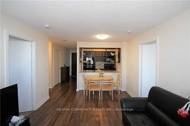 181 Village Green Sq #2821 — Photo 5