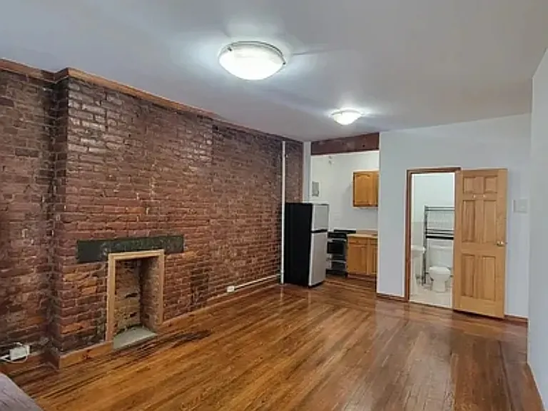 2336 2nd Ave #4R — Photo 1