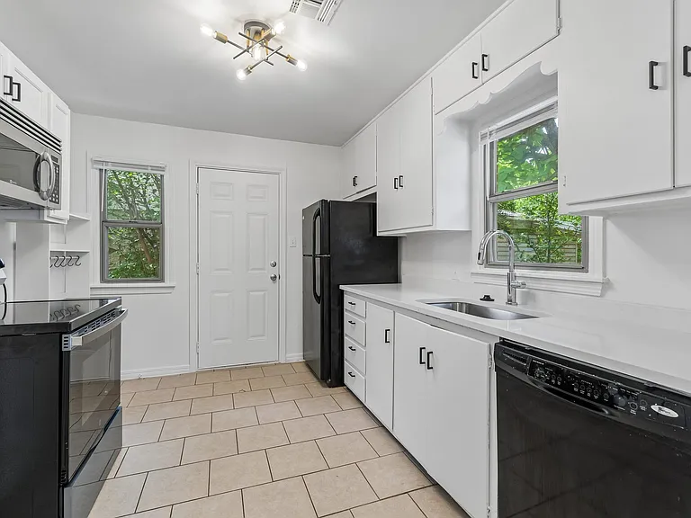 2029 Andover Ct — Photo 19