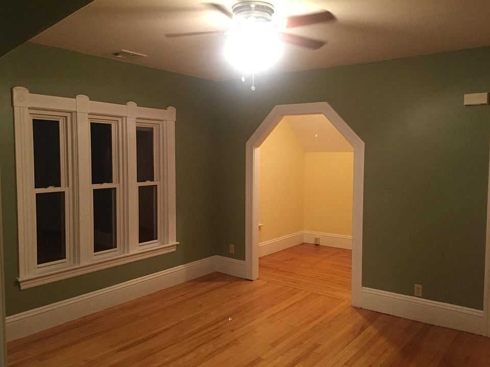 Living Room / Office Area
