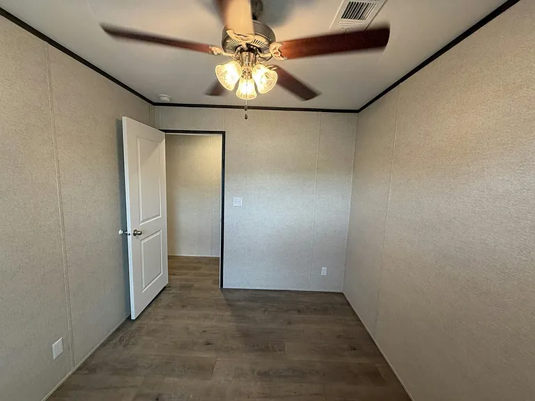 131 Lakeside Garden Cir #131 — Photo 8