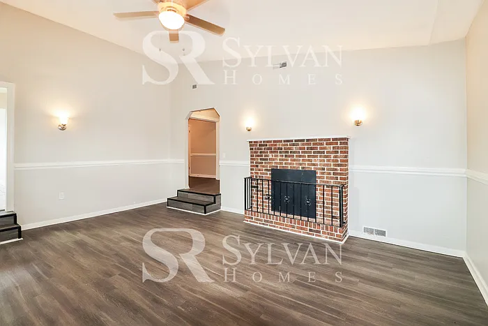 521 Weaver Cir — Photo 4