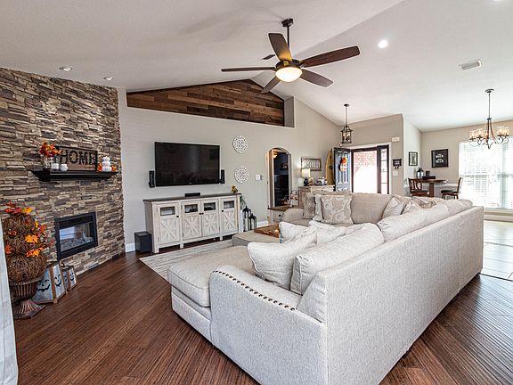 2nd image of 6412 Arbor Ln
