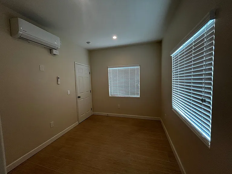 306 N Pine St #1/2 — Photo 18