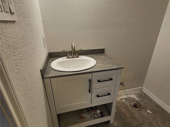 4th image of 601 S Davis St