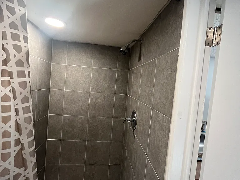 3264 Parkview Ave — Photo 2