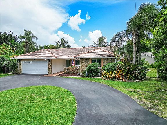 3rd image of 1051 NW 110th Ln