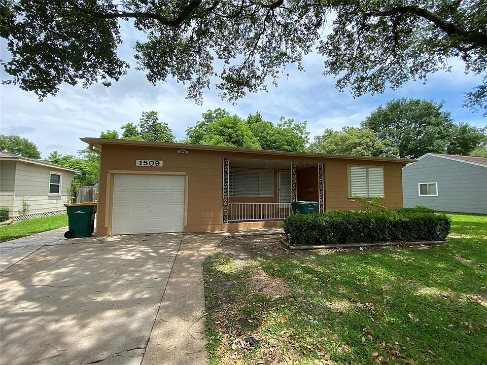 1st image of 1509 W Houston Dr