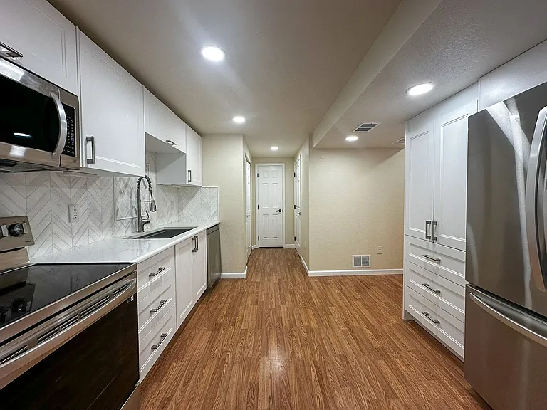 7856 Stonedale Dr — Photo 60