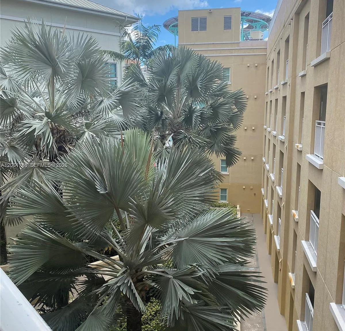 Downtown Dadeland Condo N — Photo 1