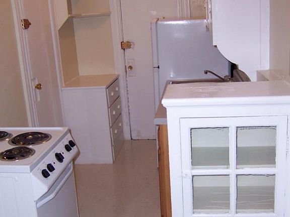 4th image of 228 Kelton St APT 15