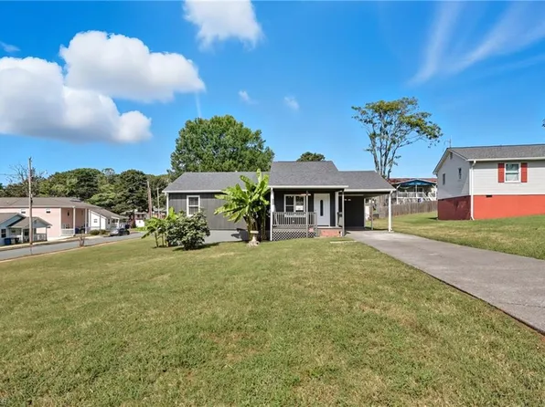 809 Garfield Ct, Winston Salem, NC 27105